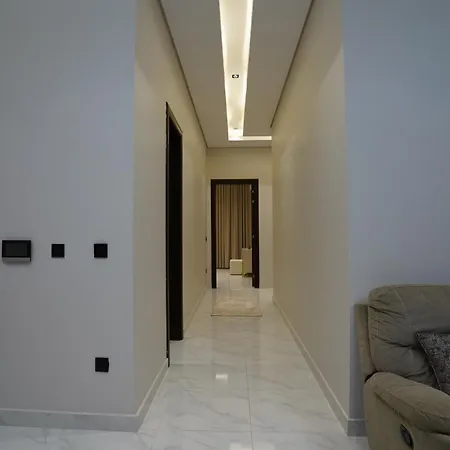3Br Next To Stars Avenue-2